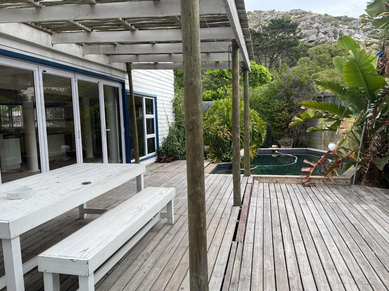 To Let 5 Bedroom Property for Rent in Kommetjie Western Cape